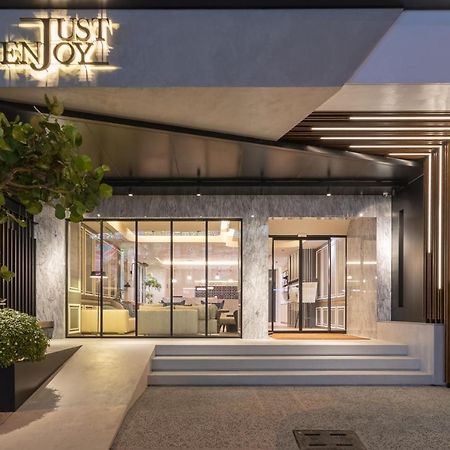 טאינאן Just Enjoy Business Hotel מראה חיצוני תמונה