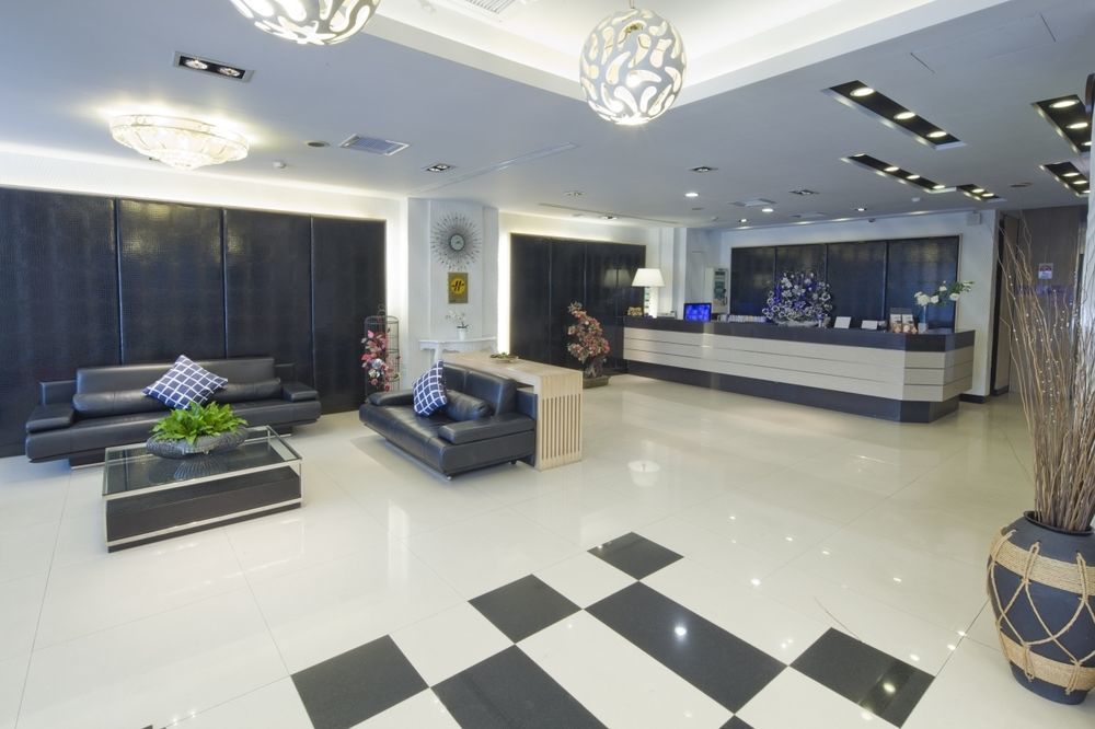 טאינאן Just Enjoy Business Hotel מראה חיצוני תמונה