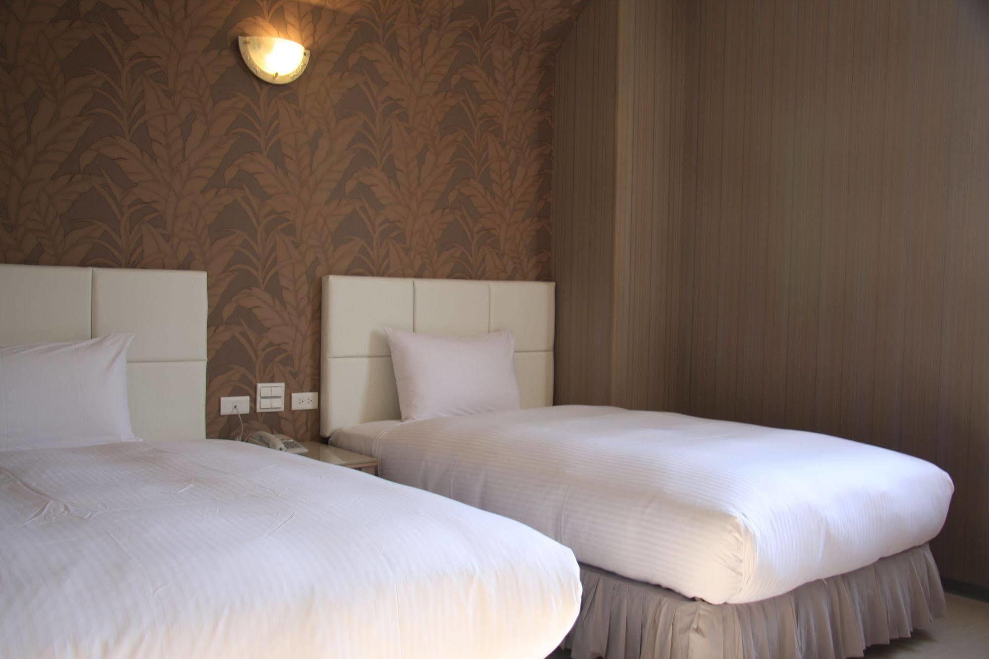 טאינאן Just Enjoy Business Hotel מראה חיצוני תמונה