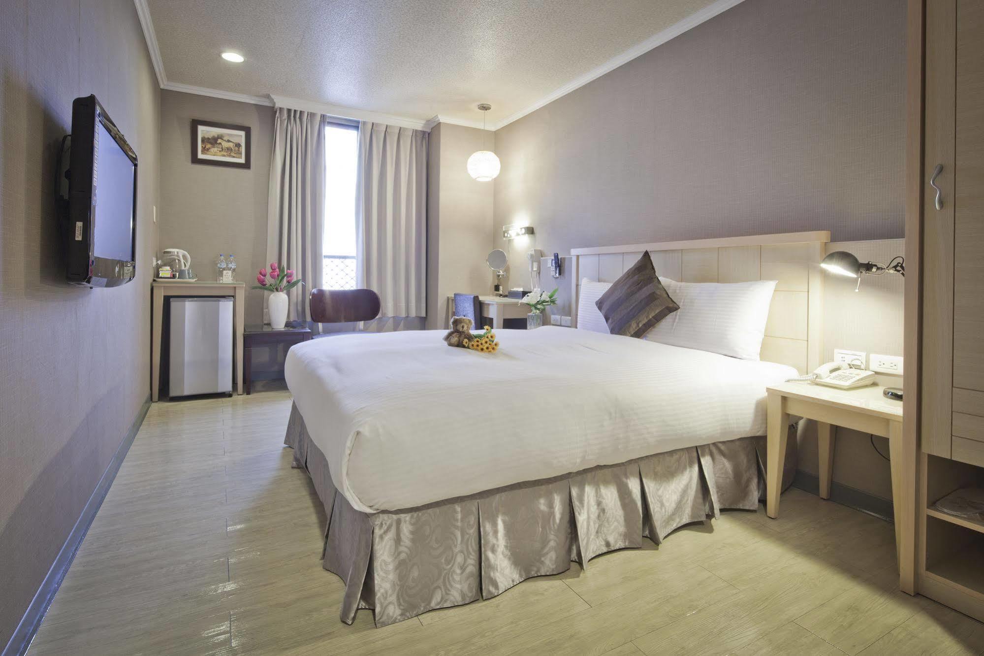 טאינאן Just Enjoy Business Hotel מראה חיצוני תמונה