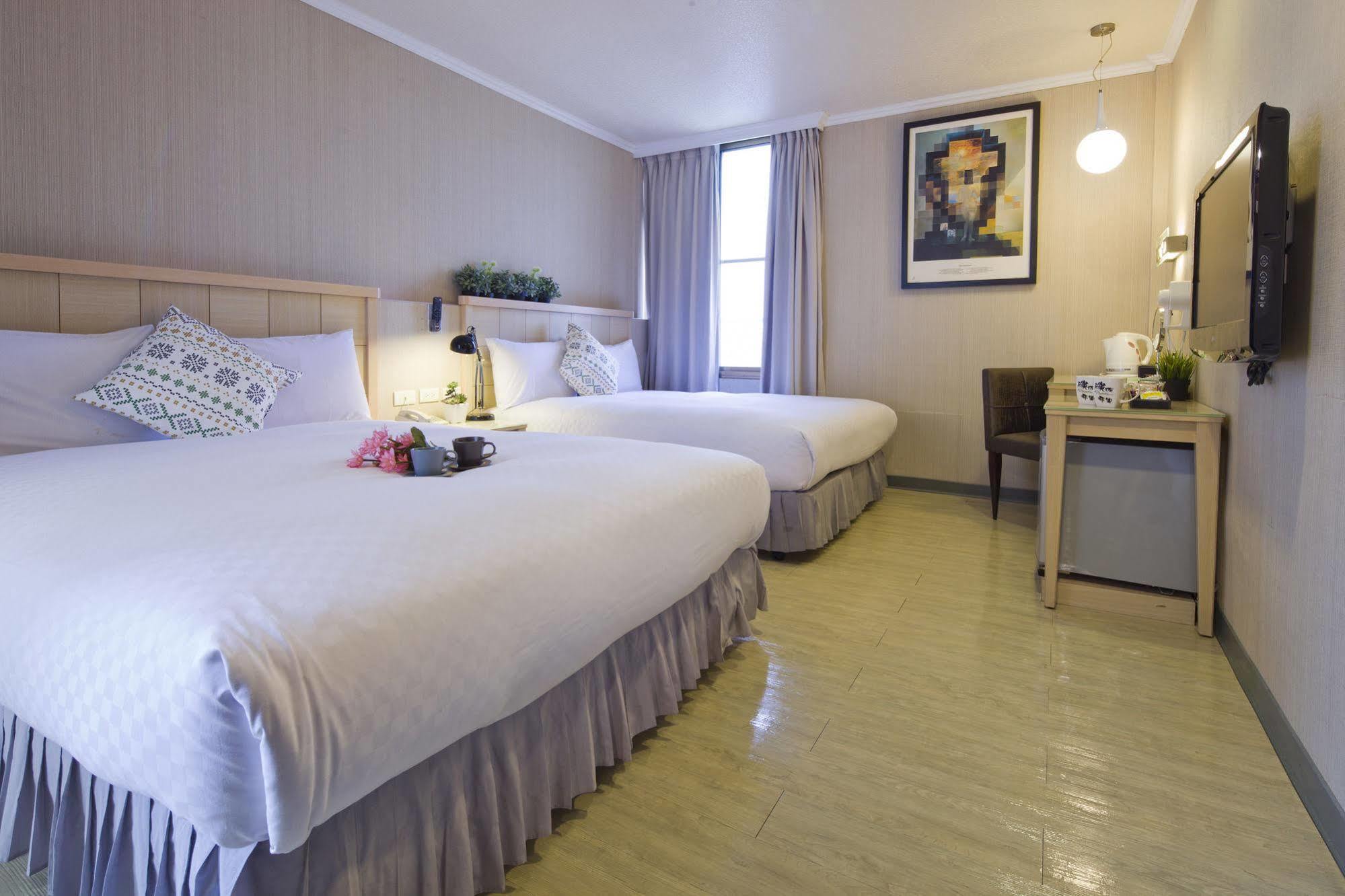 טאינאן Just Enjoy Business Hotel מראה חיצוני תמונה