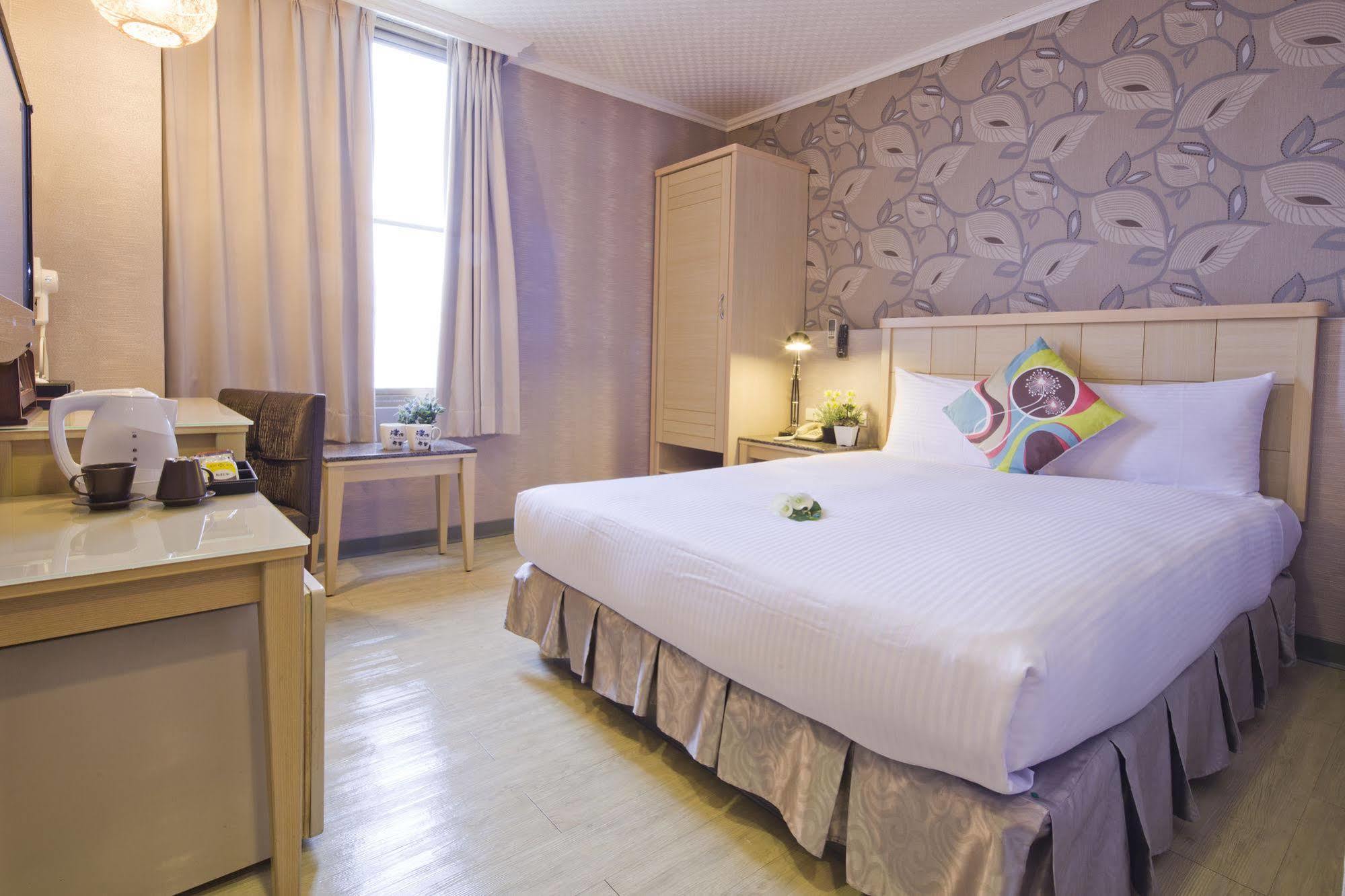 טאינאן Just Enjoy Business Hotel מראה חיצוני תמונה