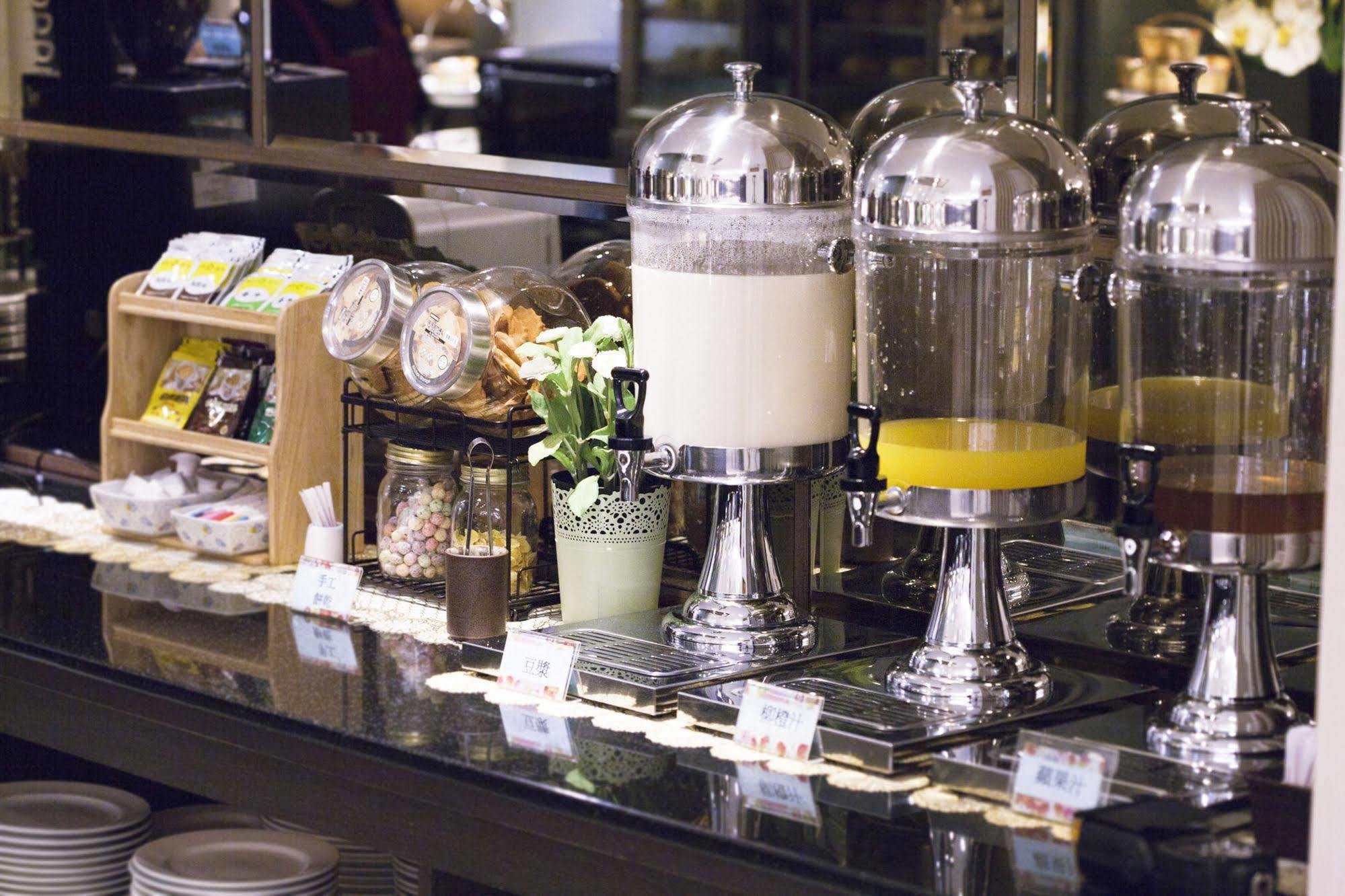 טאינאן Just Enjoy Business Hotel מראה חיצוני תמונה