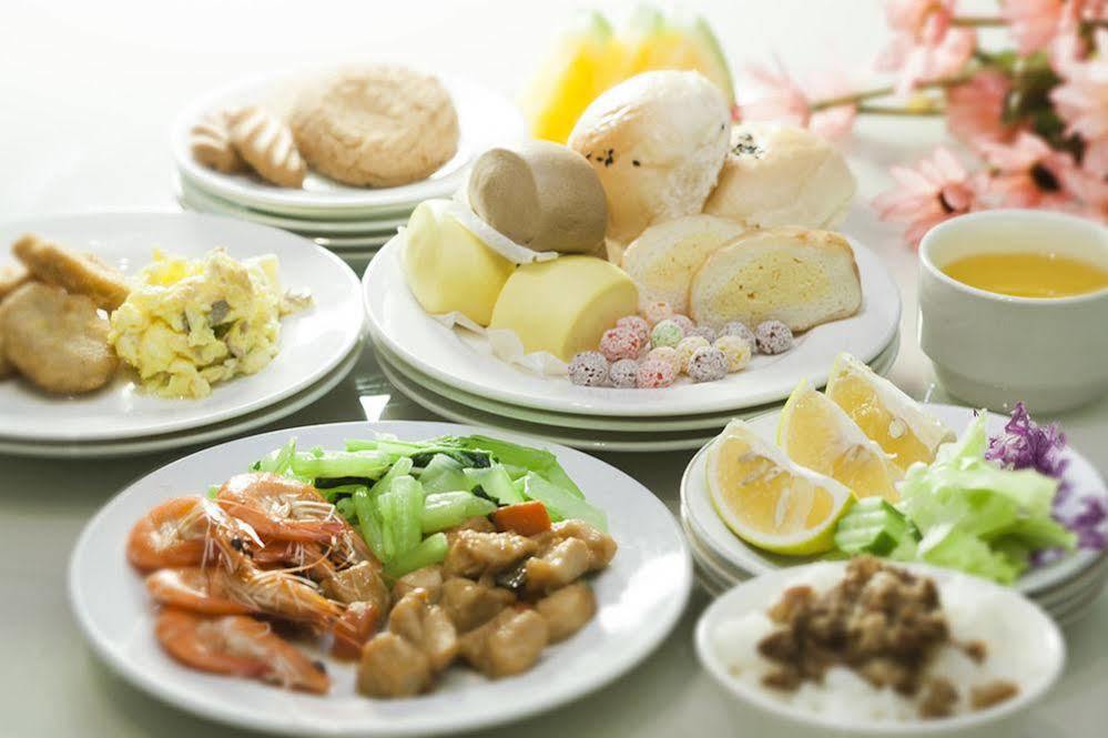 טאינאן Just Enjoy Business Hotel מראה חיצוני תמונה