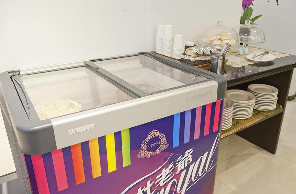 טאינאן Just Enjoy Business Hotel מראה חיצוני תמונה