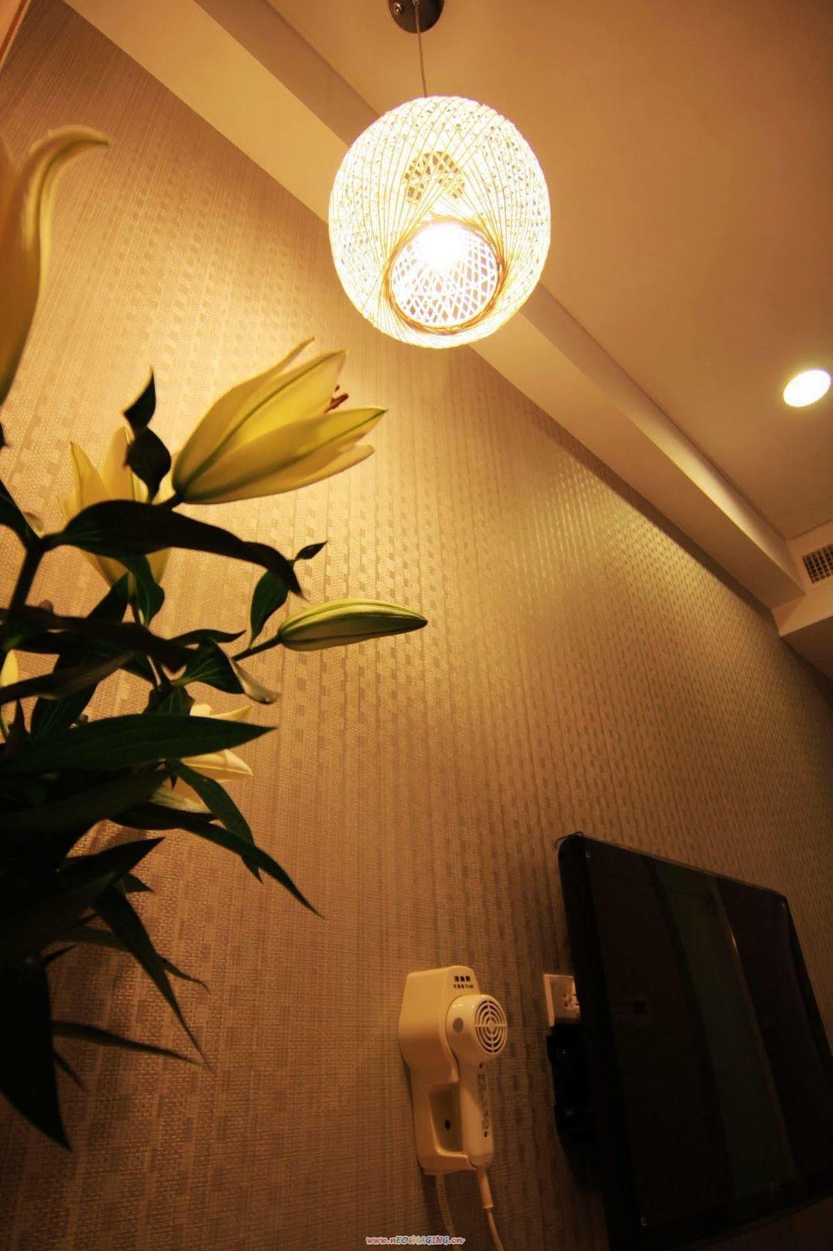 טאינאן Just Enjoy Business Hotel מראה חיצוני תמונה