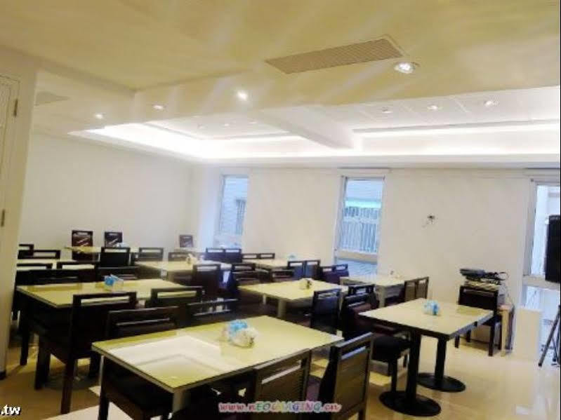 טאינאן Just Enjoy Business Hotel מראה חיצוני תמונה
