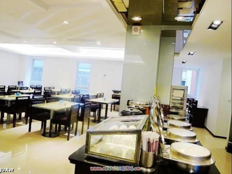 טאינאן Just Enjoy Business Hotel מראה חיצוני תמונה